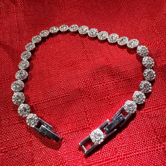 Swarovski Una Angelic bracelet with the extra extension piece - Picture 2 of 5